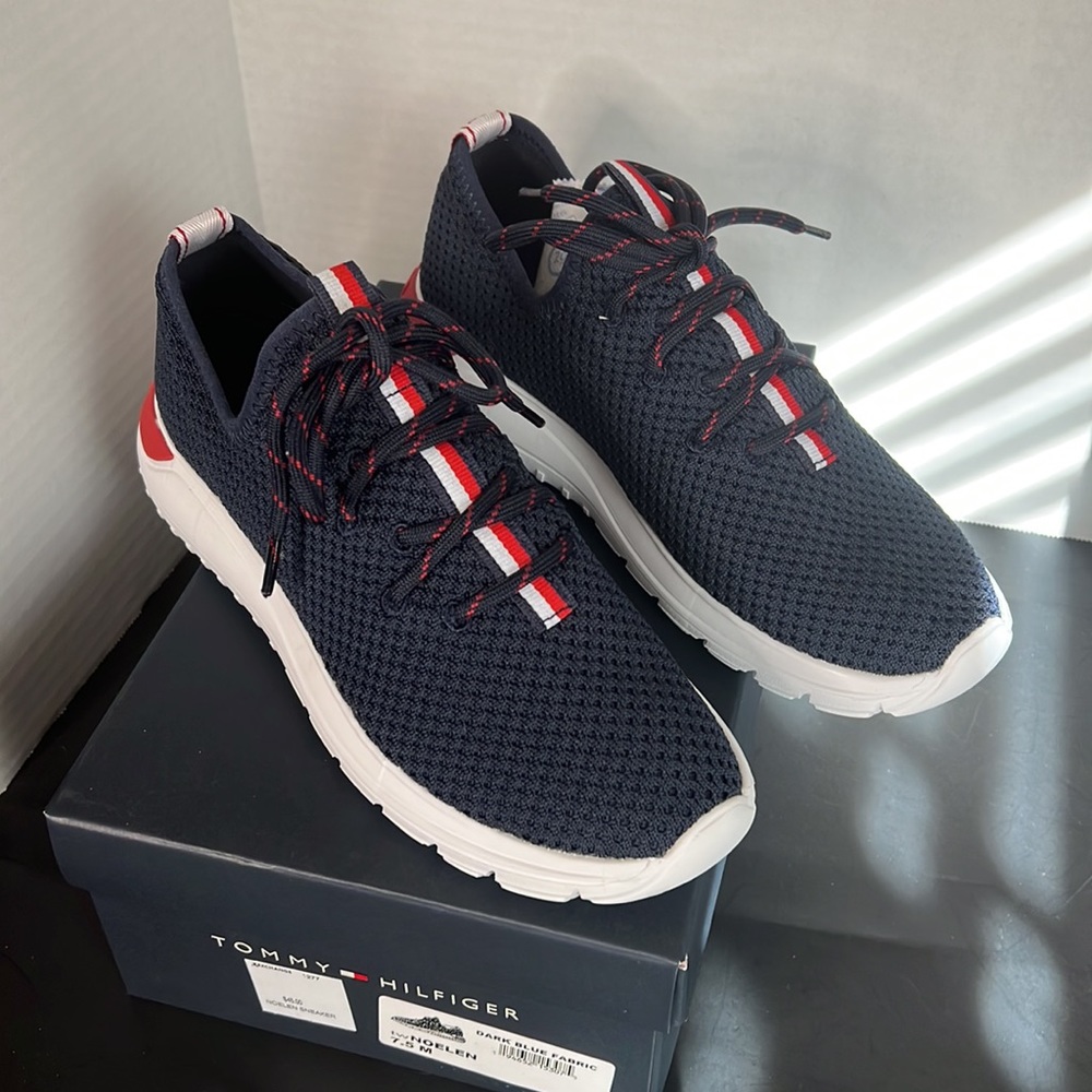 NWT Tommy Hilfiger sneakers